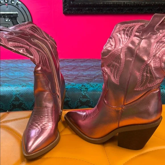 Pink Heeled Boots with Glossy Western Flair - Picture 5 of 5